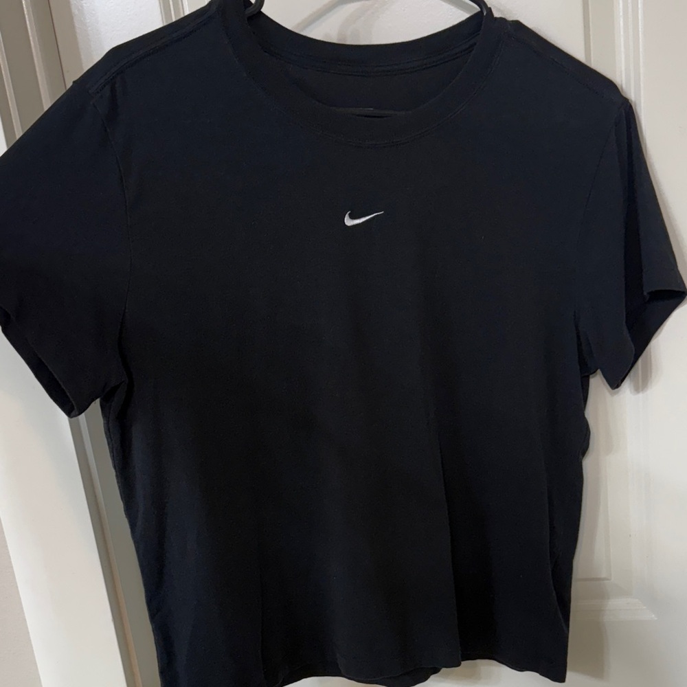 Nike Women's Black Slim Fit Tee